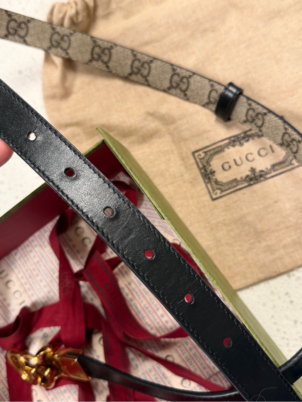 Gucci reversible Beige Monogram Canvas Belt with Gold Buckle - Picture 5 of 8